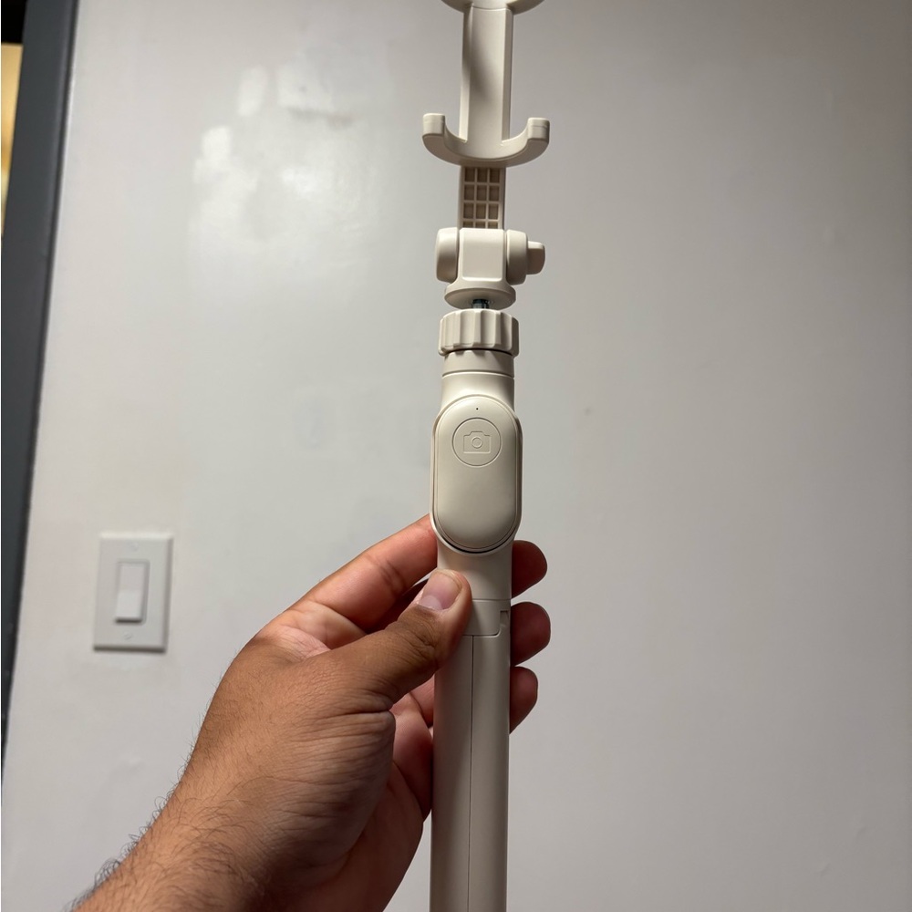 Bluetooth selfie/ phone holder